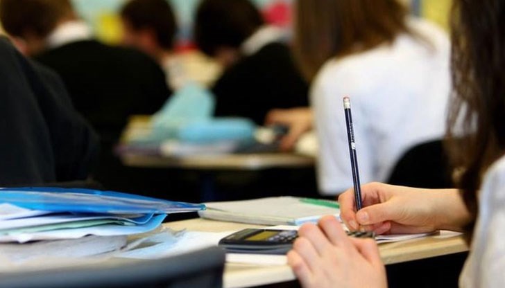 Децата от 5 училища се връщат в класните стаи