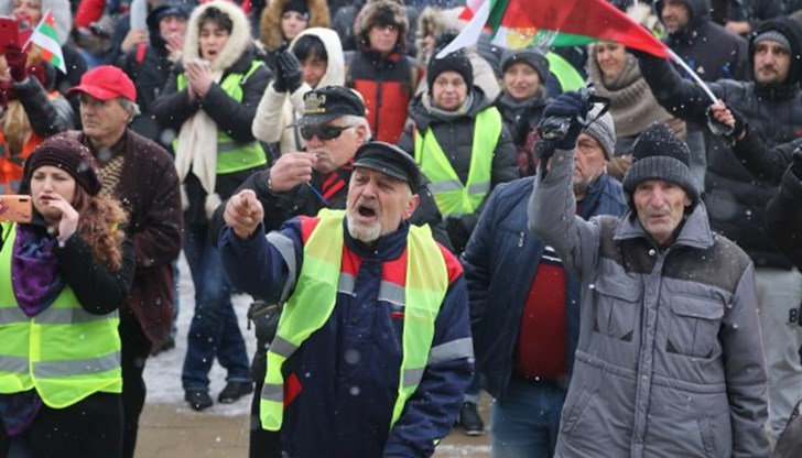 На днешното протестно шествие заради водната криза в Перник жители на града заявиха намерение за демонстрация и в София