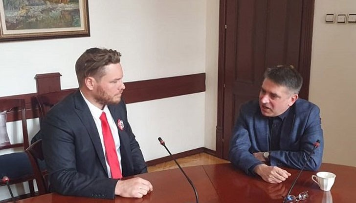 Полфрийман е разговарял с министъра в качеството си на представител на Българското затворническо сдружение за рехабилитация, като срещата е била по покана на Кирилов