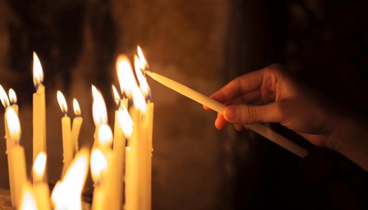 Най-характерен за празника е обичаят "полазване" Най-характерен за празника е обичаят "полазване"