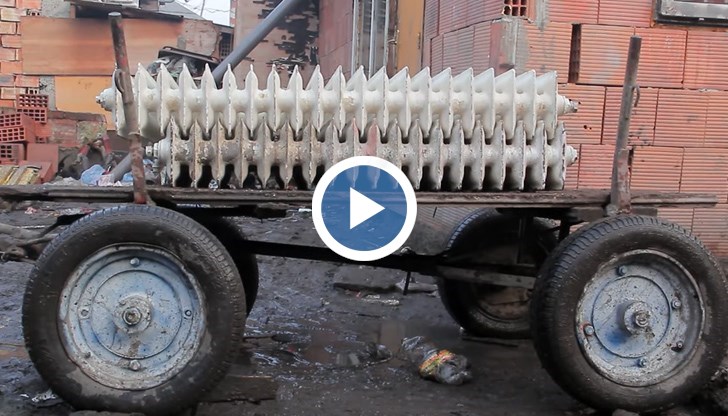 Хрумването е на групата за арт провокации Destructive Creation