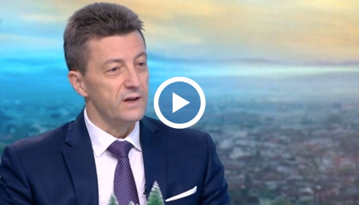 Увеличението на банковите такси у нас компенсира намаляването им в ЕС, заяви Петър Андронов