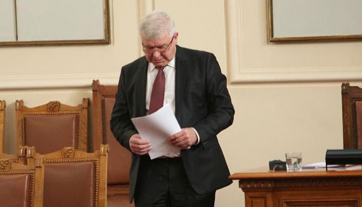 Здравният министър бе на изслушване в парламента