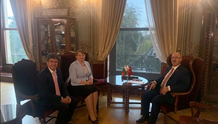 Вече има шестима записани студенти, похвалиха се от Министерството на образованието и науката Вече има шестима записани студенти, похвалиха се от Министерството на образованието и науката