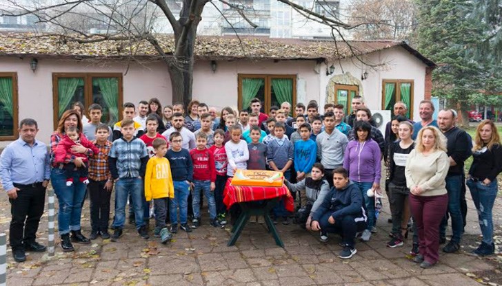 Отличията – парични премии бяха връчвани от президентът на клуба доц. д-р Кирил Панайотов