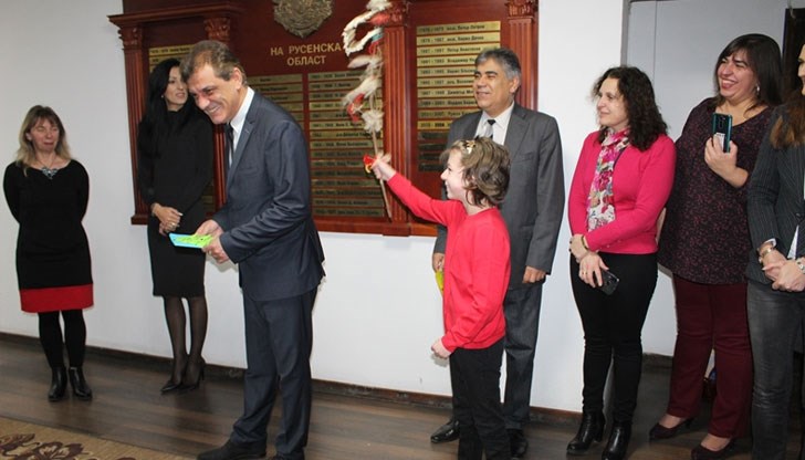 Малчуганите от Регионалния център за подкрепа на процеса на приобщаващото образование получиха лакомства