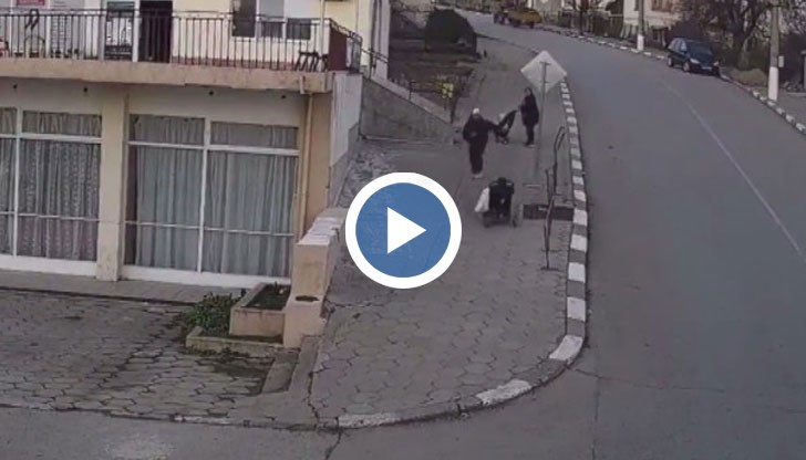 Количка с дете вътре полетя по стръмен тротоар, мъж успя да я спре и да спаси малкото момченце