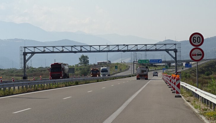 Всички автомобили ще се движат с винетки до въвеждането на толсистемата