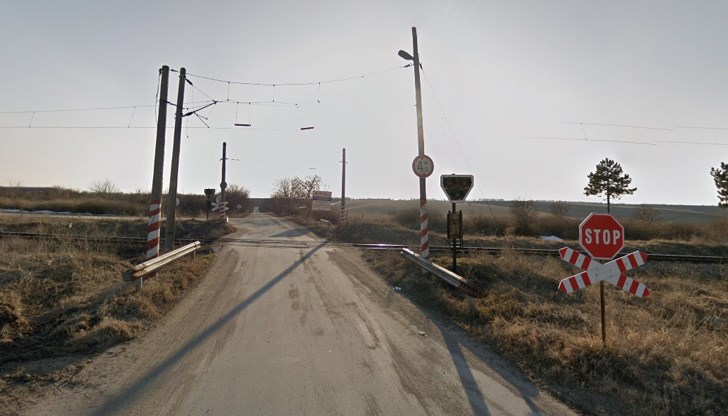 Шофьорът на товарния автомобил е приет в болницата с комоцио. Шофьорът на товарния автомобил е приет в болницата с комоцио.