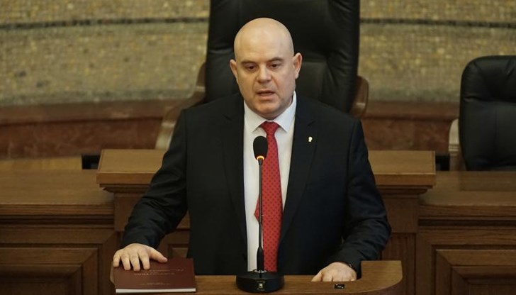 Той поема поста от предшественика си Сотир Цацаров, който става председател на Антикорупционната комисия