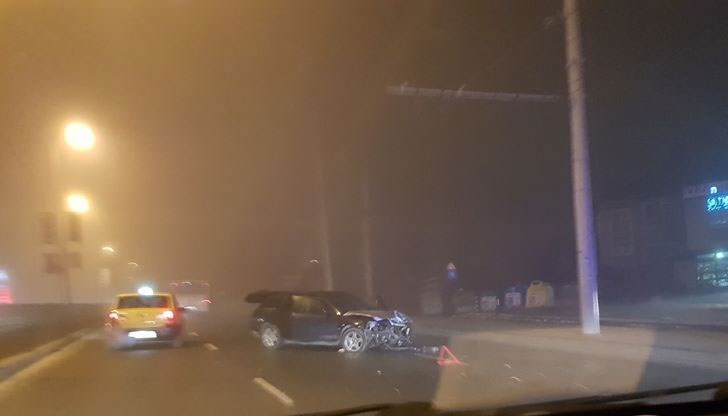 Лек автомобил "Ауди" е със сериозни щети