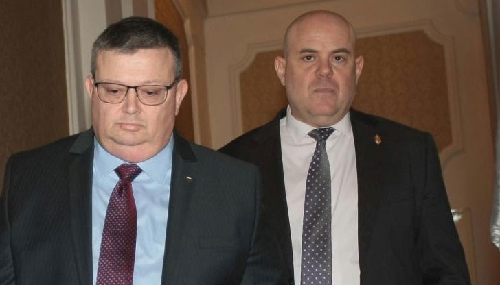 КОЛЕДАТА подрани за двамата големи