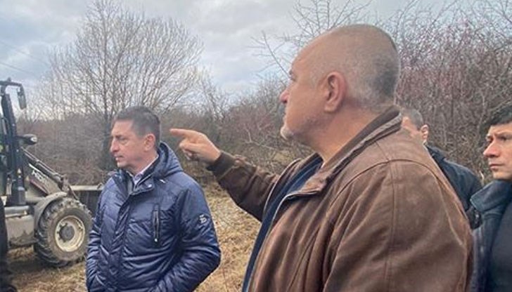 Нахлупила шапка-идиотка и с розови очила, да видим какво става в държавата