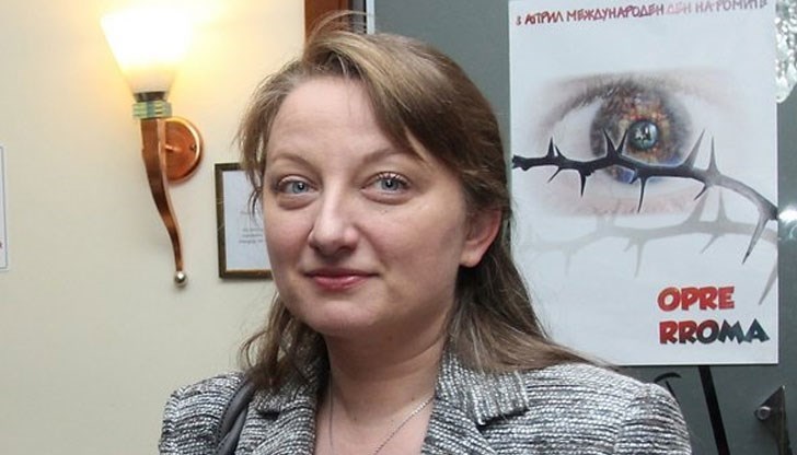 Деница Сачева е пълна противоположност на Бисер Петков - без експертиза в областта, но с богат опит във властта Деница Сачева е пълна противоположност на Бисер Петков - без експертиза в областта, но с богат опит във властта