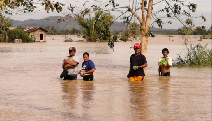 Много къщи на няколко острова са сринати, а стотици хора са изчезнали