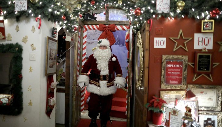 Белобрадият старец се прибра вкъщи