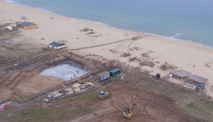 Бистро, бар, търговски обект с обслужващи площи и трафопост, на терен от 5 дка, ще изникнат на метри от морето Бистро, бар, търговски обект с обслужващи площи и трафопост, на терен от 5 дка, ще изникнат на метри от морето