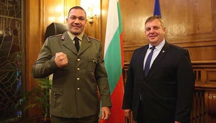 Пагоните му бяха връчени от министъра на отбраната Красимир Каракачанов