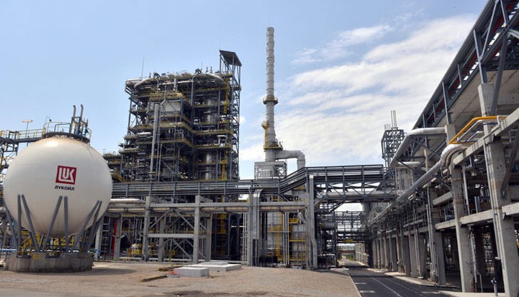 Рафинерията е нарушила комплексното си разрешително, което е довело до миризма на нефтопродукти в Бургас