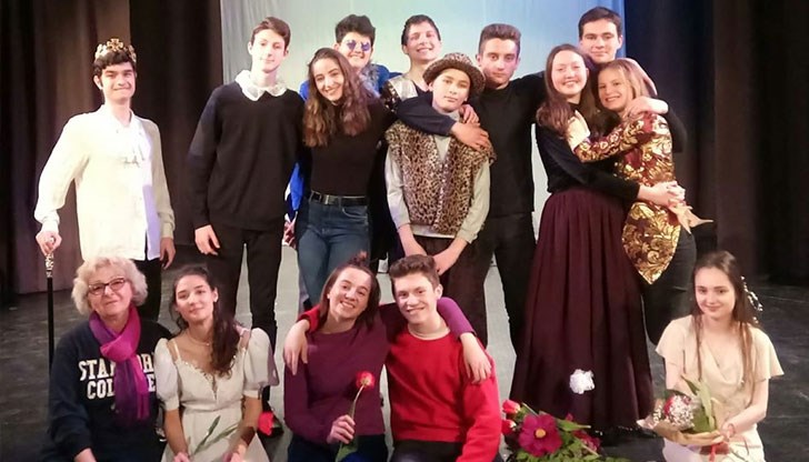 От гимназията приемат дарения, за да превърнат събитието в празник