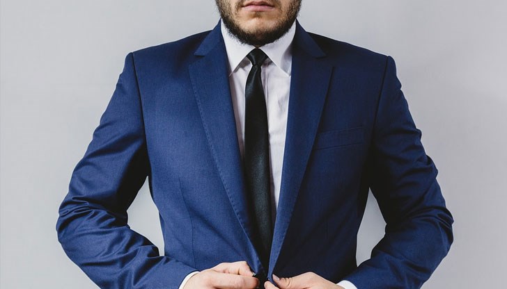 Анонимни чиновници пишат наредби, правят обществени поръчки, контролират бизнеса и живота на хората, а накрая, когато направят нещо незаконно, не плащат от джоба си, а от бюджета