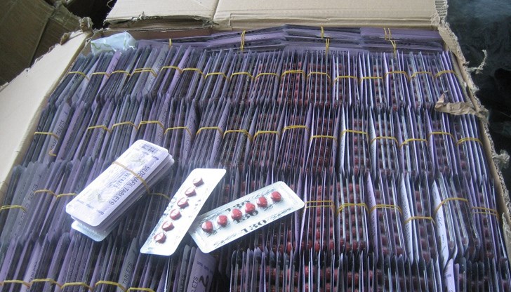 Шофьорът заявил, че превозва пратки на физически лица, личен багаж и козметика за Западна Европа