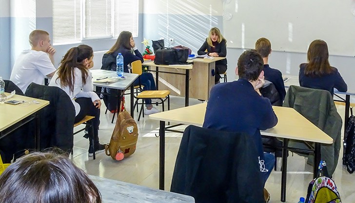 През учебната 2019/2020 година съдиите от Районен съд – Бяла ще работят с ученици от Средно училище „Панайот Волов“