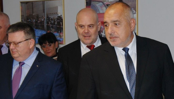 Борисов призна, че с новият главен прокурор Гешев са се уговаряли с смс-си да удрят фабрика за нелегални цигари
