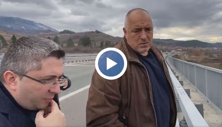 Коледното "турне" на премиера и сие