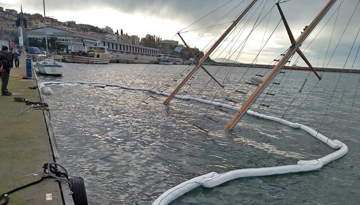 Яхта „Света Мария“ плаваща под български флаг стана жертва на силната буря в Гърция