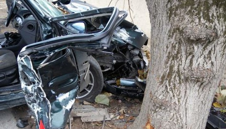 Сигнал за трагедията подал случайно преминаващ водач на автомобил около 4:40 часа Сигнал за трагедията подал случайно преминаващ водач на автомобил около 4:40 часа