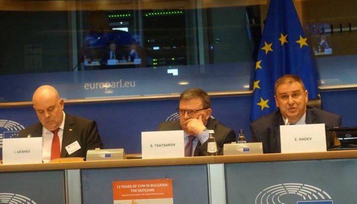 В изказването на Цацаров прозвуча предупреждение срещу тези у нас, които смятат, че нивото на корупция и организирана престъпност не позволява премахването на мониторинга