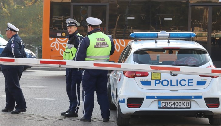 От СДВР апелират хората, станали свидетели на инцидента или разполагащи с информация за водача или за автомобила, да подадат сигнал на тел.: 112 От СДВР апелират хората, станали свидетели на инцидента или разполагащи с информация за водача или за автомобила, да подадат сигнал на тел.: 112