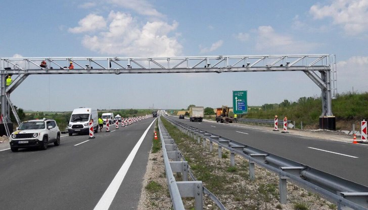 Досега служители на Националното тол управление уведомяваха за прехвърлянето и валидността на е-винетката лично