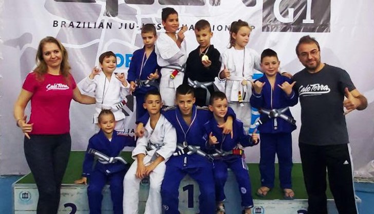 Най-ценното отличие за русенския клуб обаче бе изграждането на сплотен отбор