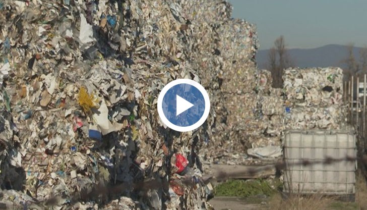 Балите с отпадъци започнали да се трупат още в края на лятото