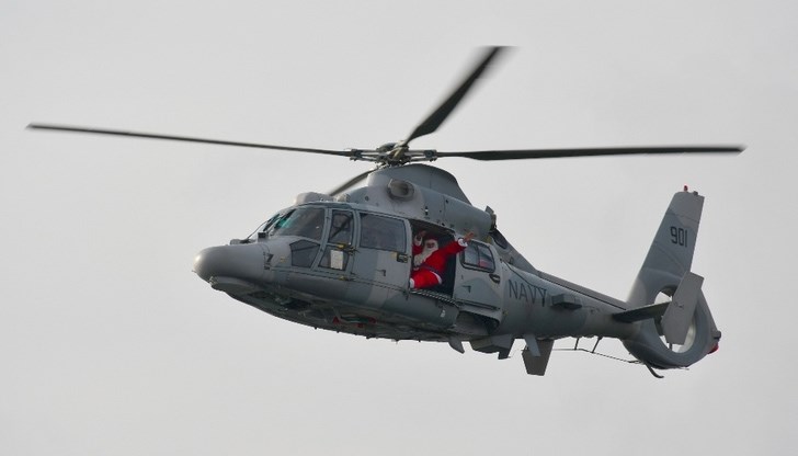 На 20 декември пантера от авиобаза „Чайка” на Военноморските сили се зададе от далечината с дългоочаквани гости на борда си