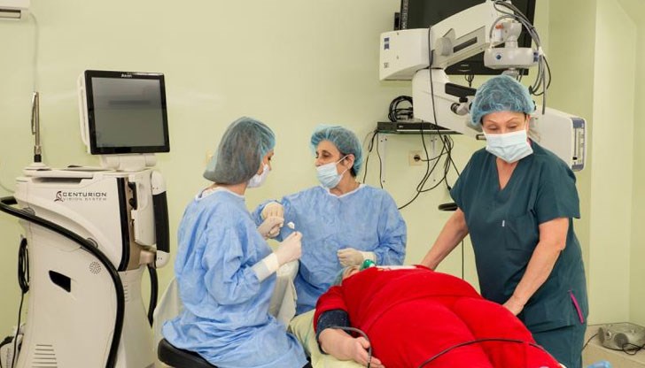 Баба Анка не вижда и с двете очи заради перде, но безплатна операция ще върне зрението й / снимката е илюстративна /