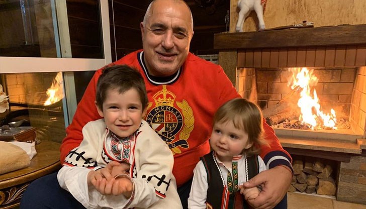 Премиерът честити Коледа на всички българи