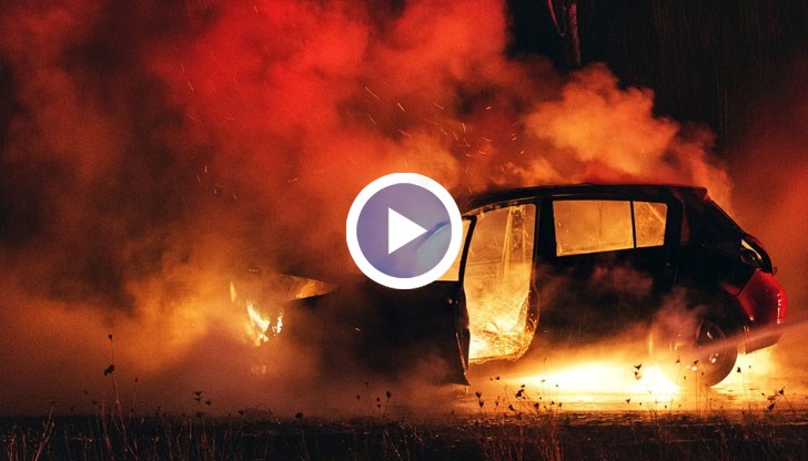 Три автомобила са обхванати от огъня