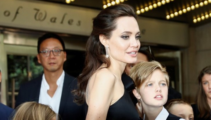 Джоли напълно подкрепи избора на дъщеря си, която смята себе си за момче