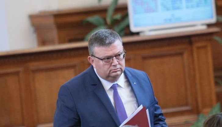 Процедура е предизвестена и се превръща в церемония, която официализира избора на Цацаров, заявиха от левицата