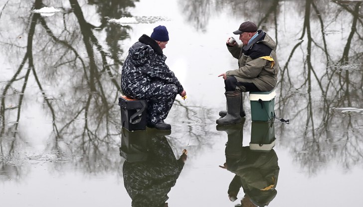 Необичайно топлото време се дължи на атмосферен фронт от Атлантическия океан Необичайно топлото време се дължи на атмосферен фронт от Атлантическия океан
