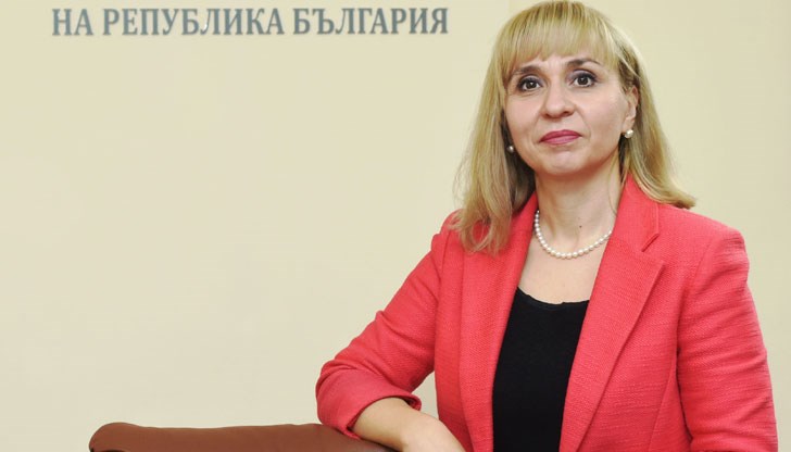 Диана Ковачева отправя и въпроси, които се поставят от родители, граждани и организации до институцията