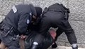 Демократичност - полицаят може да те бие, но ти не може да биеш полицая