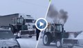 Трактор и два джипа изтеглиха ТИР от преспите в Русия