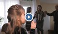5-годишно момиченце от Монтана пее песни на пет езика