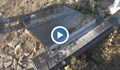 Оскверниха гробове в град Баня
