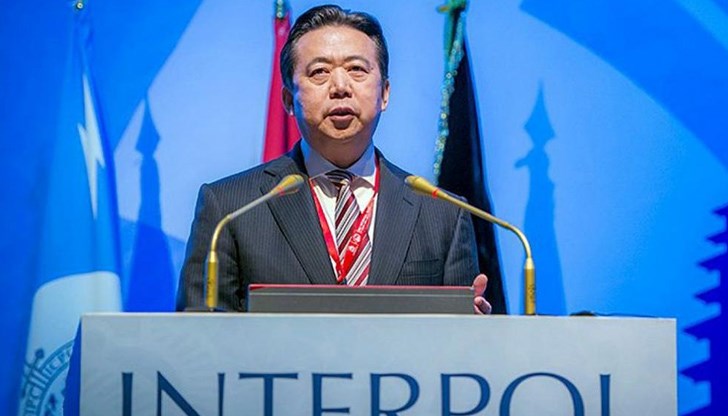 Мън Хунвей трябва да плати и глоба в размер на 2 милиона юана Мън Хунвей трябва да плати и глоба в размер на 2 милиона юана