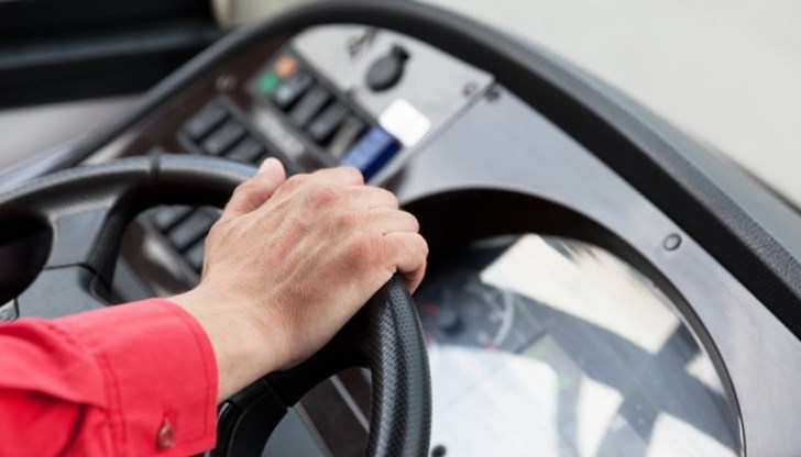 Водачът разбрал, че е бил намушкан, едва след като стигнал в автобусното депо